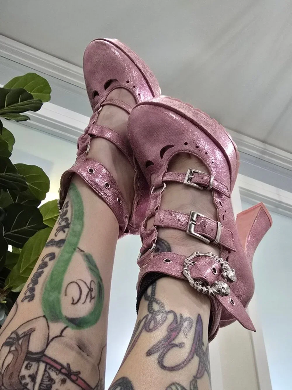 Ellie ✦ DAPHNE Pink Chunky Platform Heels ✦ Metallic Skull Buckle Size 9 NWT